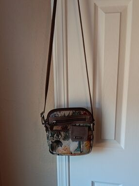 Kohls Floral Print Crossbody Bag in Brown